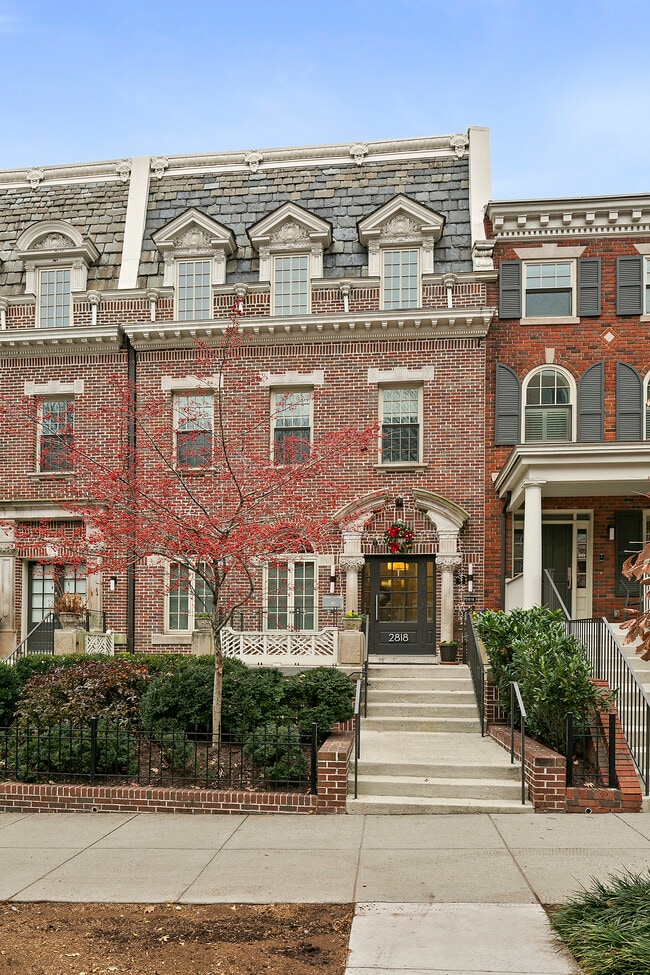 2818 Connecticut Ave NW, Unit #3 in Washington, DC - Foto de edificio - Building Photo