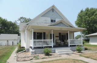 1003 Sheridan St in Saint Paul, NE - Building Photo