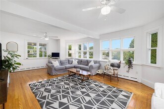 55 Park Ave in Portsmouth, RI - Building Photo - Building Photo