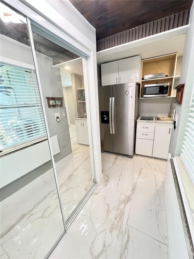 511 N 70th Way in Hollywood, FL - Building Photo - Building Photo