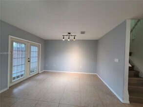 3071 Riverside Dr in Coral Springs, FL - Building Photo - Building Photo