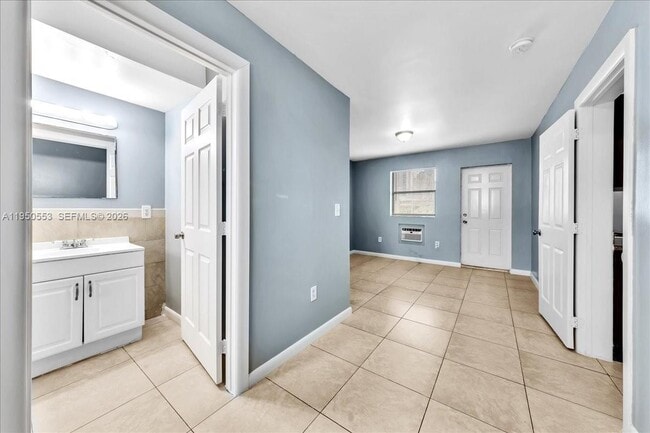 365 NW 8th St in Miami, FL - Building Photo - Building Photo