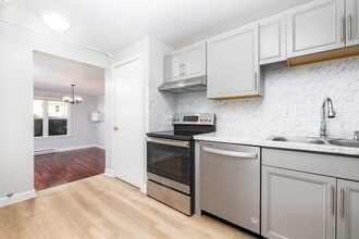 949 Pleasant Valley Rd in South Windsor, CT - Building Photo - Building Photo