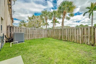 22019 SW 88th Path in Cutler Bay, FL - Building Photo - Building Photo