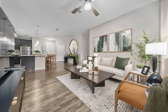 601 Pax in Phoenix, AZ - Foto de edificio - Building Photo