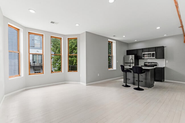 property at 1919 W Diamond St