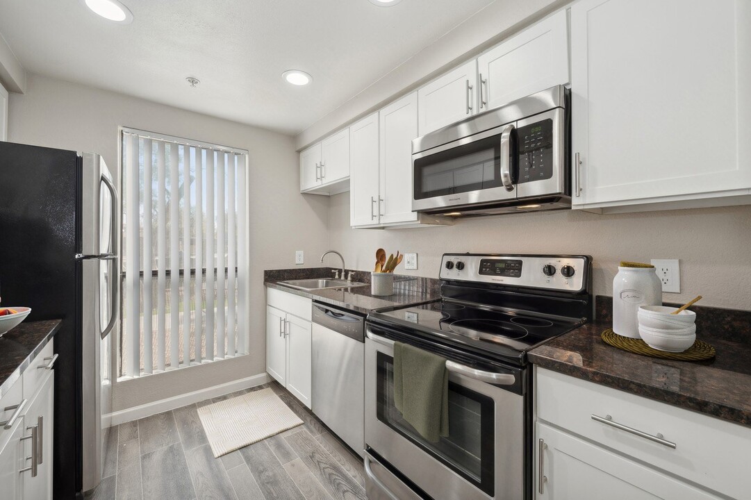 Country Brook Apartments in Chandler, AZ - Building Photo