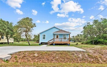 2111 Lone Star Rd in Rockport, TX - Building Photo - Building Photo