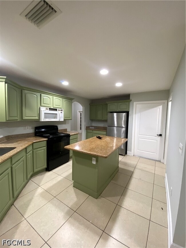 5100 Hanna Ave N in Lehigh Acres, FL - Building Photo - Building Photo