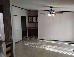 206 SW Satellite Ln in Lake City, FL - Building Photo - Building Photo