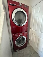 24 Pamrapo Ave, Unit 1 in Jersey City, NJ - Foto de edificio - Building Photo