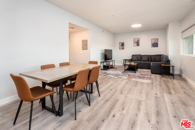 property at 917 S Berendo St