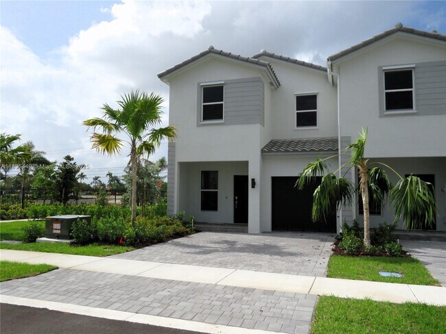 18417 SW 1st St in Pembroke Pines, FL - Building Photo - Building Photo