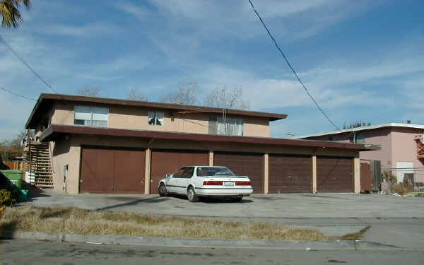 727 Harris Ct in Hayward, CA - Building Photo - Building Photo