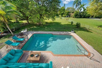 2102 SW 124th Pl in Miami, FL - Building Photo - Building Photo