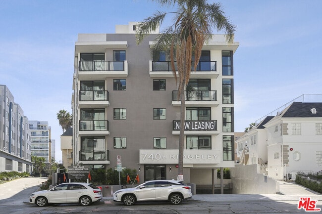 740 Ridgeley Dr in Los Angeles, CA - Building Photo - Building Photo