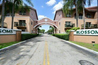 10026 Hammocks Blvd in Miami, FL - Building Photo - Building Photo