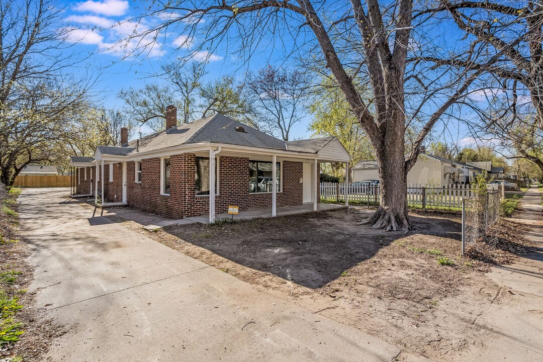 1830 Washington in Wichita, KS - Building Photo