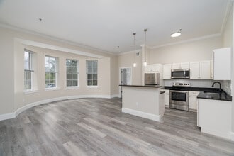 Reservoir Landing Apartments in Foxboro, MA - Building Photo - Interior Photo