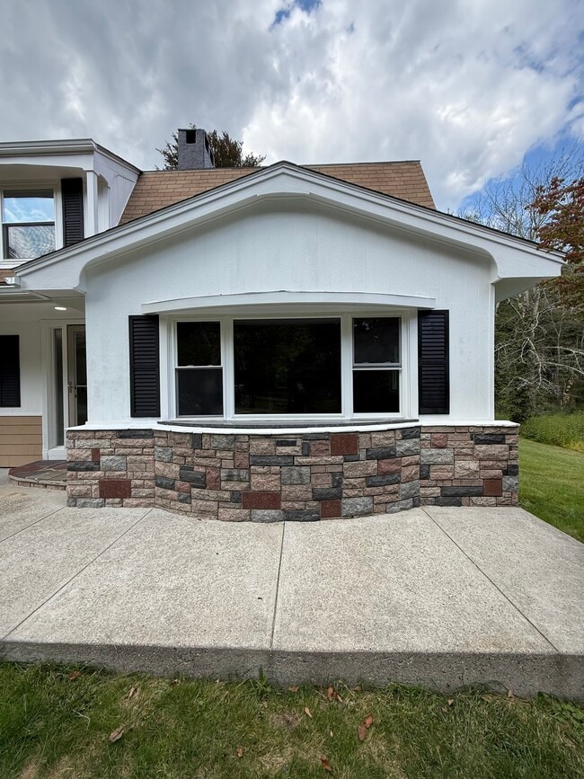 62 Belfield Dr in Johnston, RI - Building Photo - Building Photo