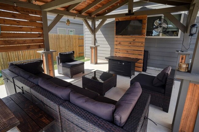 205 Driftwood Ln in Bastrop, TX - Building Photo - Building Photo