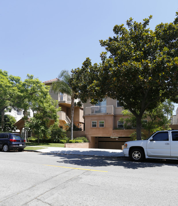 500 N Louise St in Glendale, CA - Building Photo