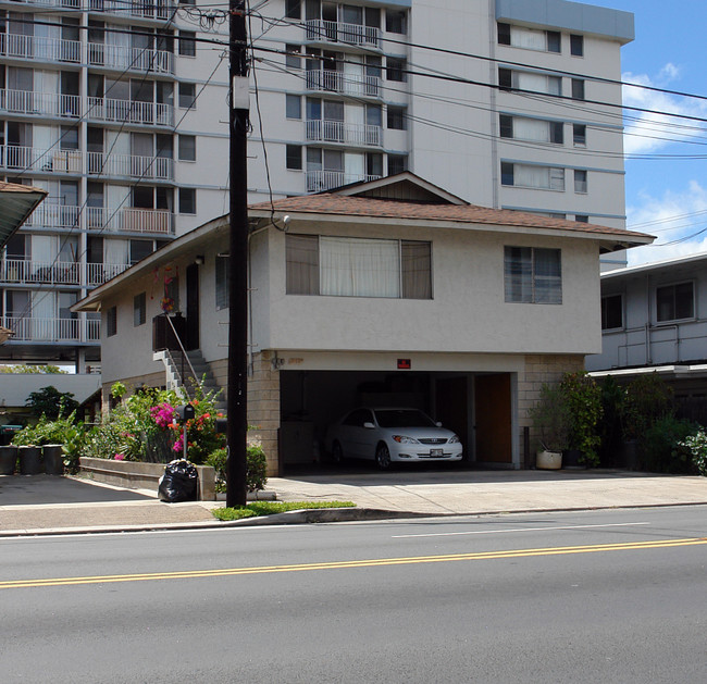 812 Mccully St in Honolulu, HI - Building Photo - Building Photo