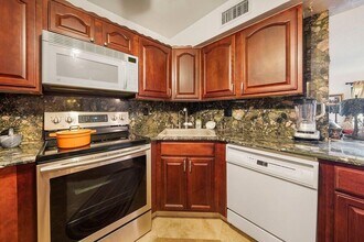 9900 Pineapple Tree Dr in Boynton Beach, FL - Building Photo - Building Photo