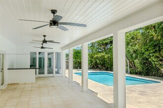6540 SW 135th Terrace in Pinecrest, FL - Foto de edificio - Building Photo