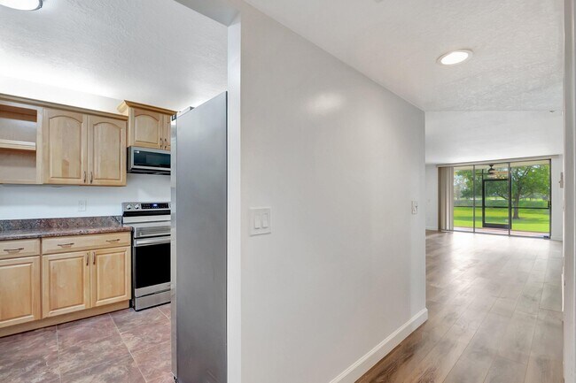 6530 Boca Del Mar Dr in Boca Raton, FL - Building Photo - Building Photo