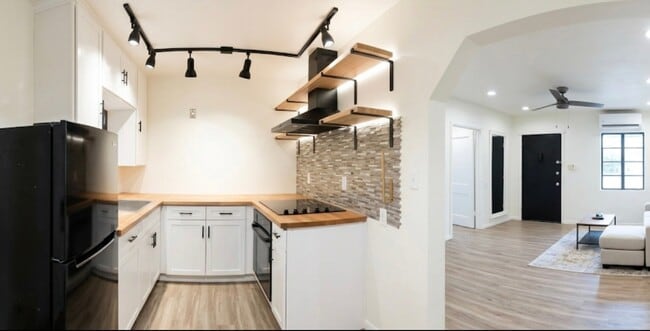 property at 1530 E Diamond St