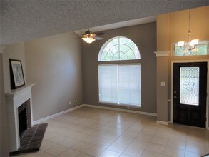 6927 Woodside Dr in Sugar Land, TX - Building Photo - Building Photo