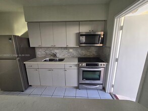 71 NW 76th St in Miami, FL - Building Photo - Building Photo