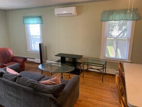 16 Grafton St in Newport, RI - Foto de edificio - Building Photo