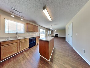 5028 Bartley Way in McLeansville, NC - Foto de edificio - Building Photo