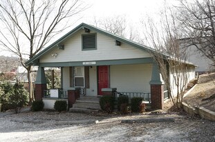 15 E Davidson St in Fayetteville, AR - Building Photo
