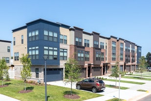 City Center Townes in Dulles, VA - Building Photo