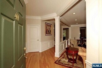 40 Mulberry Ct in Paramus, NJ - Building Photo - Building Photo