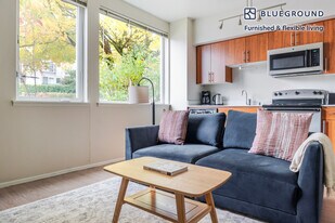 4302 7th Ave NE in Seattle, WA - Building Photo