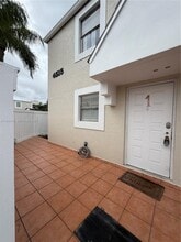 4515 SW 68th Ct Cir in Miami, FL - Building Photo - Building Photo