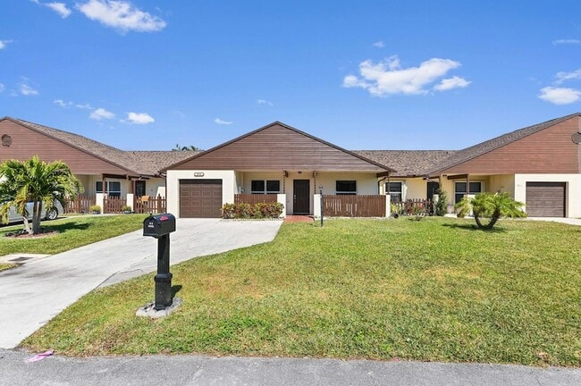 8515 Lakepoint Ct in Wellington, FL - Building Photo - Building Photo