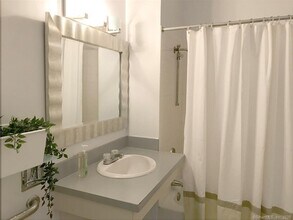 124 Court St, Unit 405 in New Haven, CT - Building Photo - Building Photo