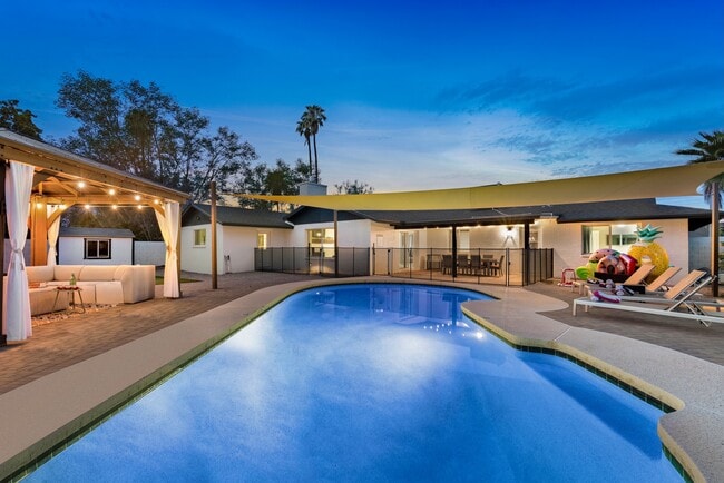 4445 E Sharon Dr in Phoenix, AZ - Building Photo - Building Photo