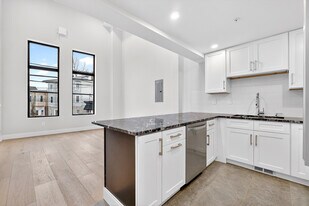 151 Belmont St, Unit 1 in Belmont, MA - Building Photo