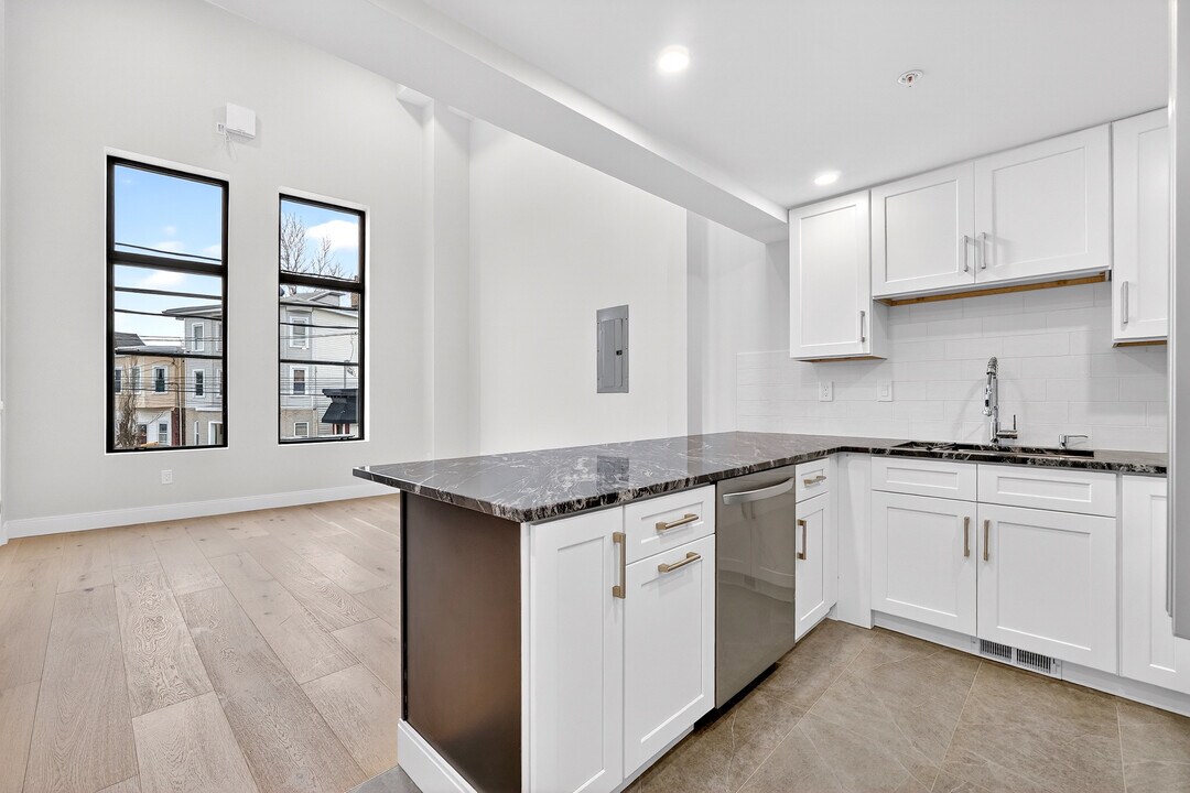 151 Belmont St, Unit 1 in Belmont, MA - Foto de edificio