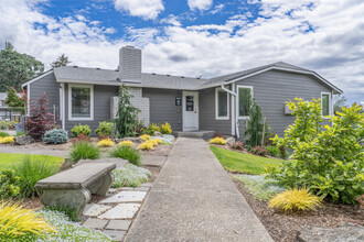Cornell Manor in Portland, OR - Foto de edificio - Building Photo