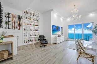 2301 Collins Ave in Miami Beach, FL - Building Photo