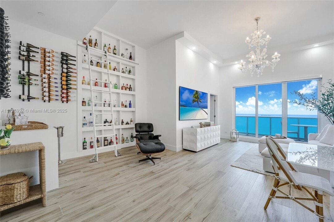 2301 Collins Ave in Miami Beach, FL - Foto de edificio