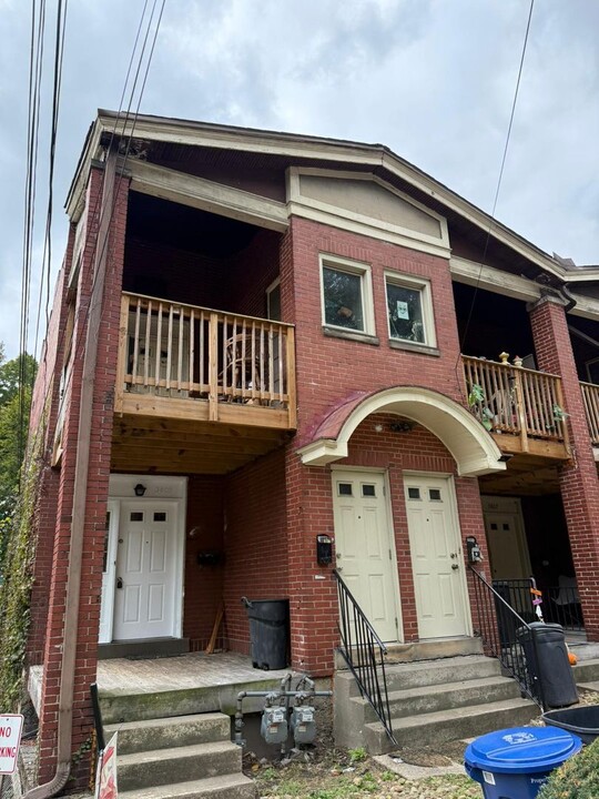 3805-3809-3809 Baytree St in Pittsburgh, PA - Building Photo