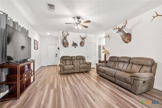 221 Comancheros Rd in Jarrell, TX - Building Photo - Building Photo